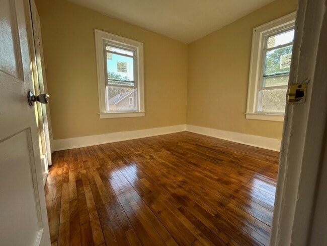rear bedroom - 109 Hawthorne Ave
