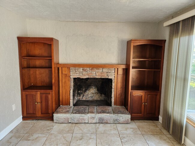 Building Photo - 1627 Canal Ct