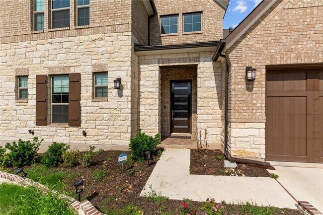 Building Photo - 820 Palamos Dr