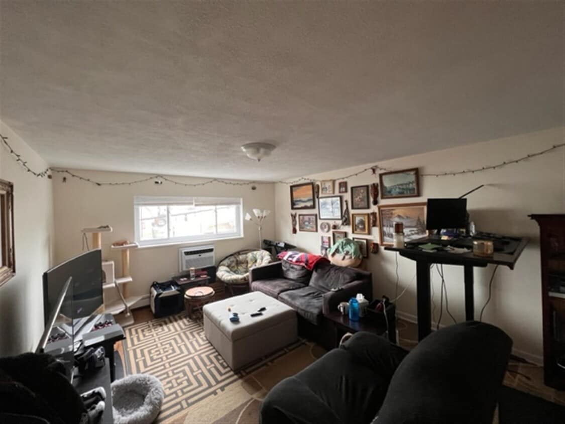 Foto principal - 240 Belmont St