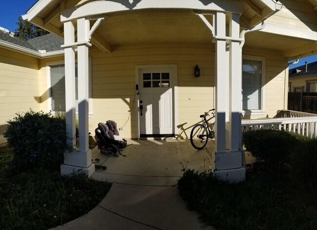 Building Photo - House and Casita/guest house all in one. 5...