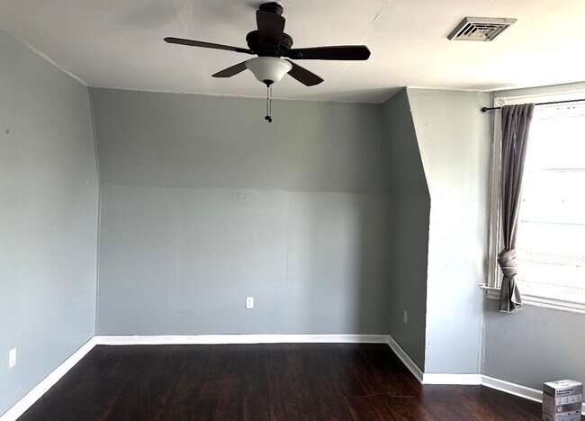 Sala de estar delantera - 4909 Cedar Ave