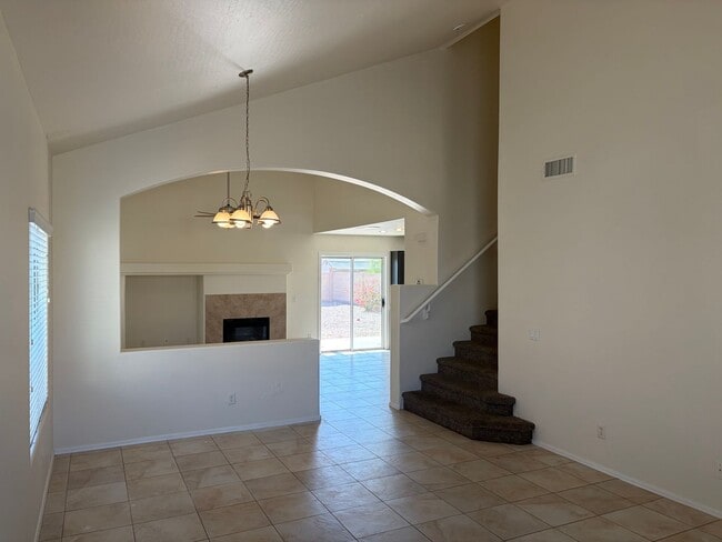 Building Photo - Freshly Painted 3 Bed, 2.5 Bath Home in Coolidge