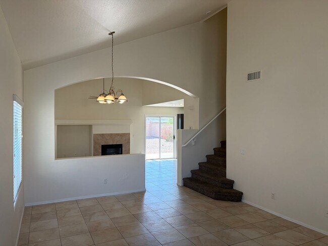 Foto del edificio - Freshly Painted 3 Bed, 2.5 Bath Home in Coolidge