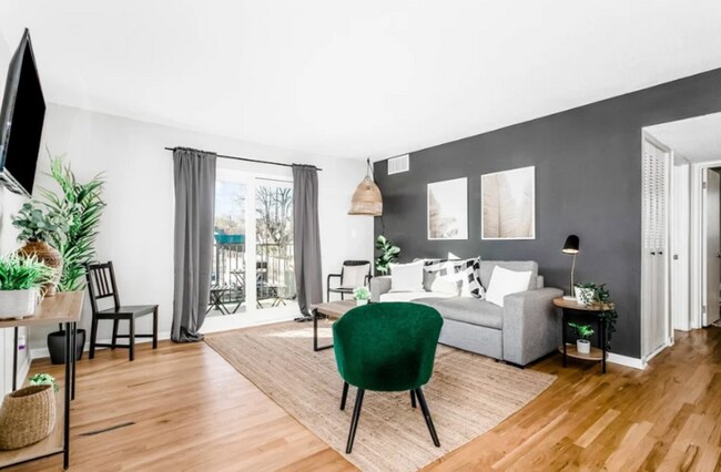 Foto del edificio - 516 Splitlog Ave