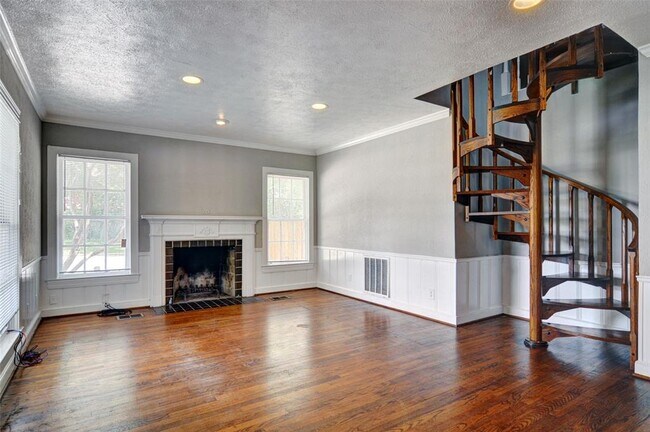 Building Photo - 3801 Bellaire Dr S