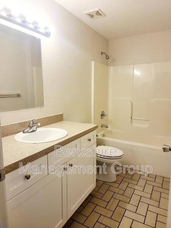 Foto del edificio - 2405 Ave C SW