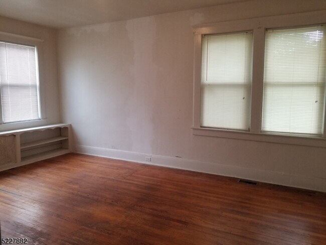 Building Photo - 301 Sumner Ave