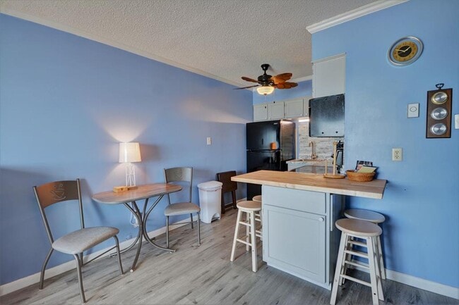 Building Photo - Ocean Front 1 Bedroom Condo