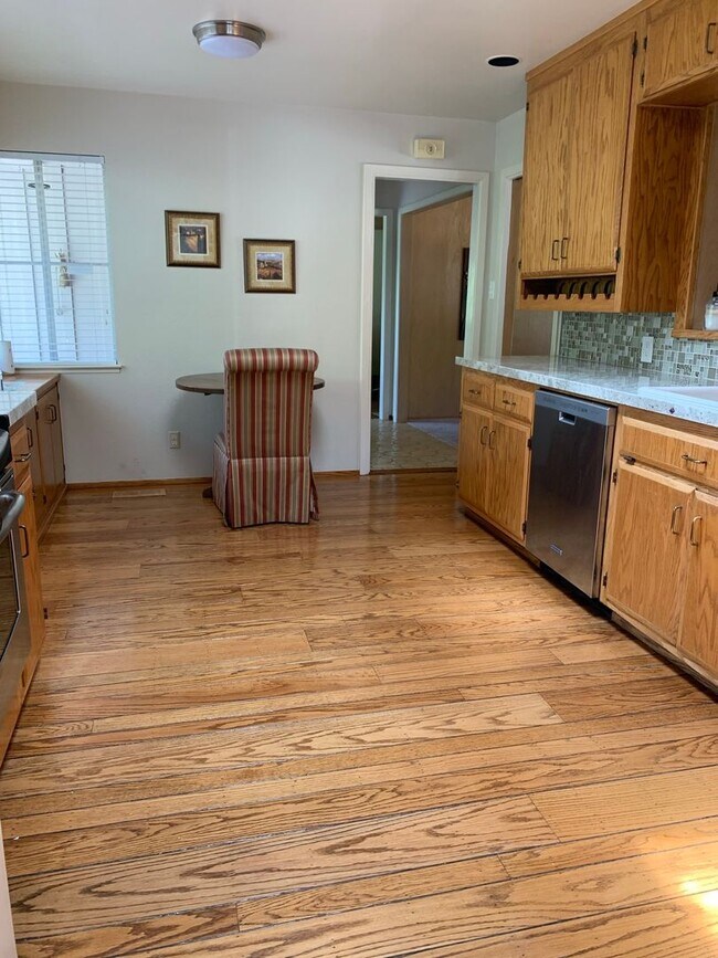 Foto del edificio - Private 4 Bedroom / 2 Bath Orinda Rancher