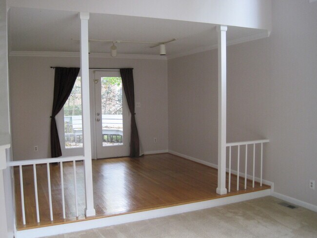 Building Photo - 314 King George Loop