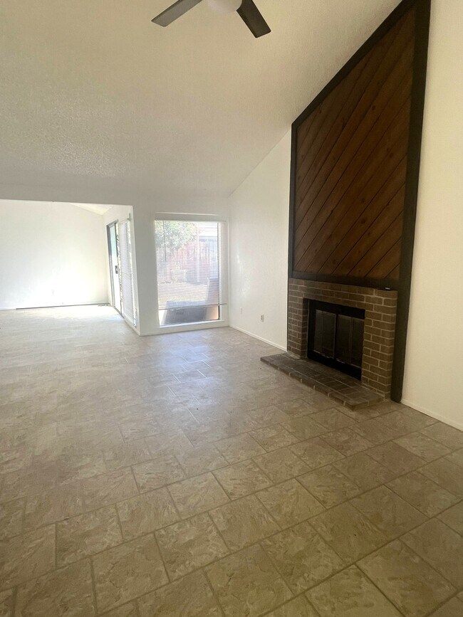 Foto del edificio - 10387 S White Rock Rd