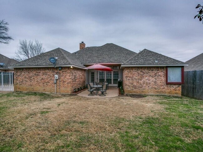 Foto del edificio - 6705 Rolling Hills Dr