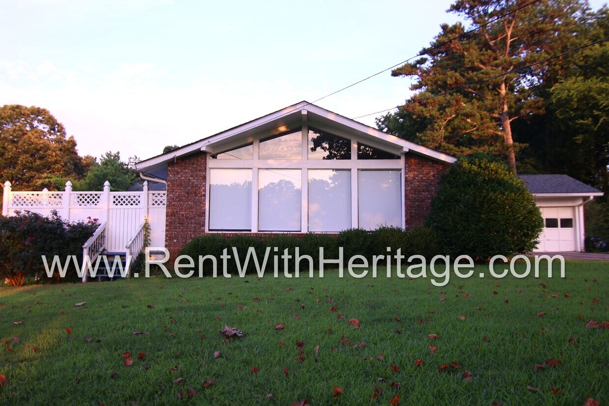 Primary Photo - Charming Newly Renovated 3bd/ 2ba/ Gorgeou...