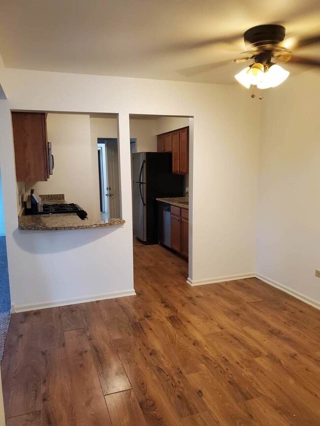 Foto del edificio - 833 Village Quarter Rd