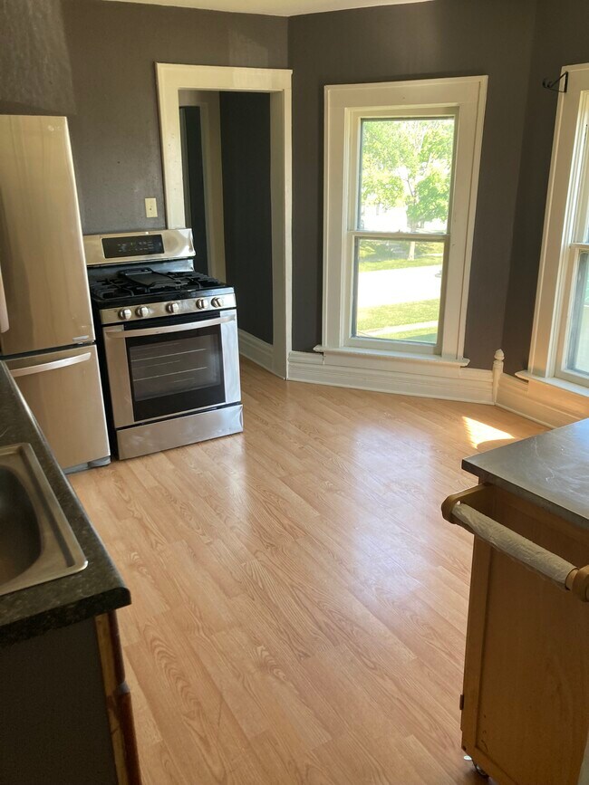 Kitchen - 851 12th St NE