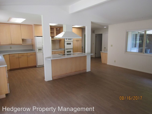 Building Photo - 1234 Arroyo Sarco