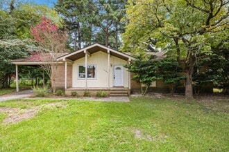 Building Photo - 1033 Xavier Dr