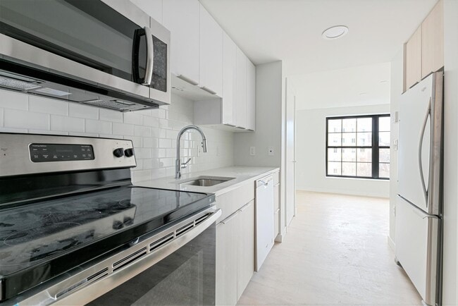 Building Photo - 13 Soden St