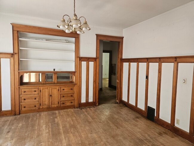Foto del edificio - 2567 N Frederick Ave