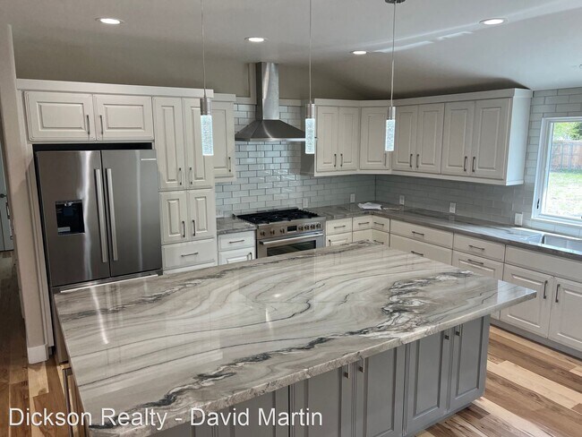 Building Photo - 4 br, 3.5 bath House - 5235 Fenno Way