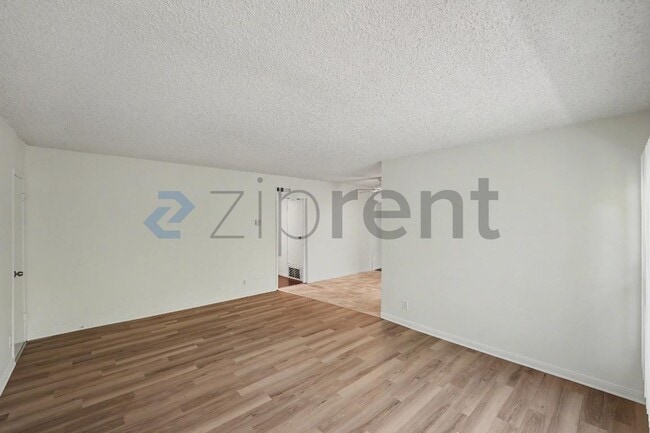 Building Photo - Unit 2