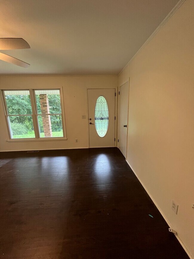 Building Photo - Charming 3bd/2ba House In Fleetwood