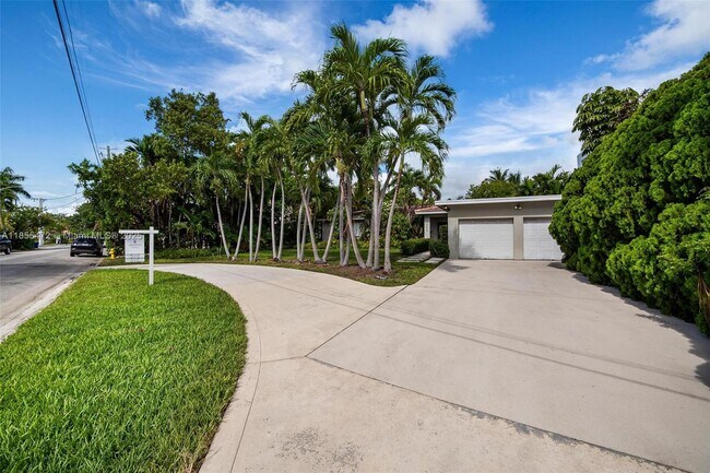 Foto del edificio - 9250 Bay Dr