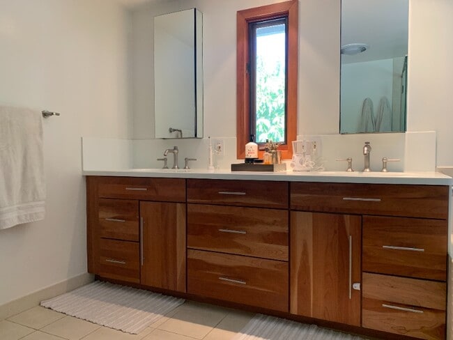 Foto del edificio - 2660 Byron Pl