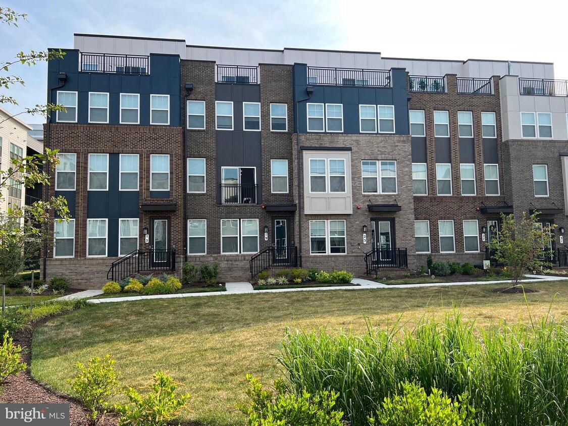 19 Armstrong Pl, Gaithersburg, MD 20878 Townhome Rentals in