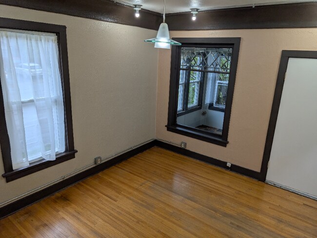 Foto del edificio - 709 E Lewis St