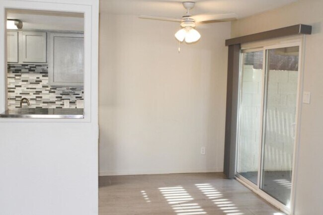 Building Photo - 1033 N Granite Reef Rd