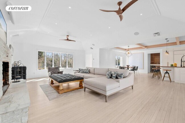 Foto del edificio - 89 Pantigo Rd