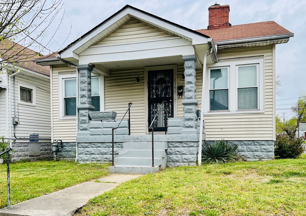 Primary Photo - 2101 W Lee St