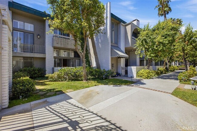 Foto del edificio - 5305 White Oak Ave