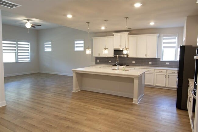 Foto del edificio - 2472 Knob Crk Rd