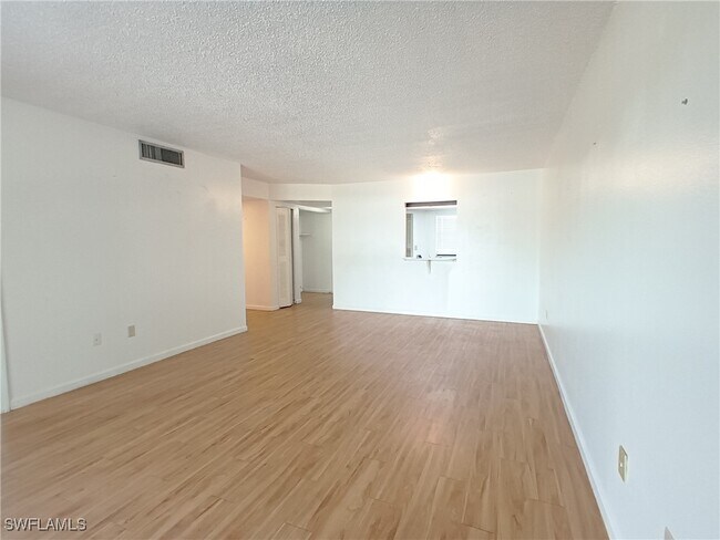 Foto del edificio - 4440 Orchid Blvd