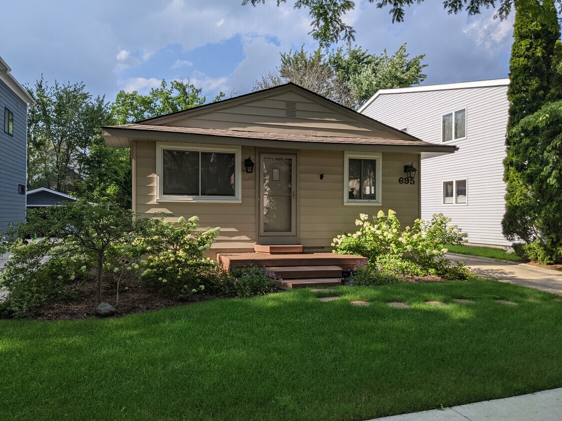 Foto principal - 695 Bird Ave