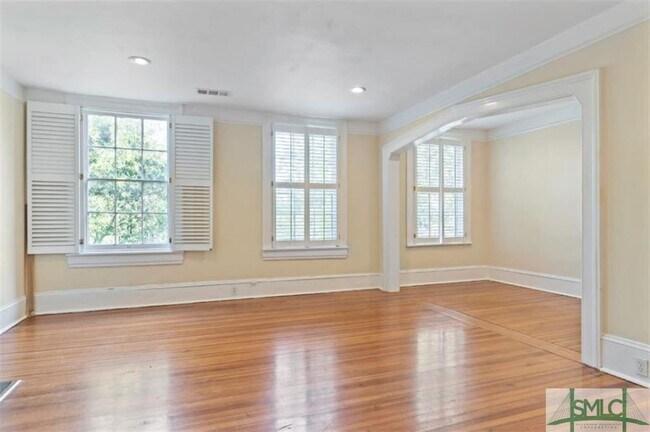 Building Photo - 17 E Jones St