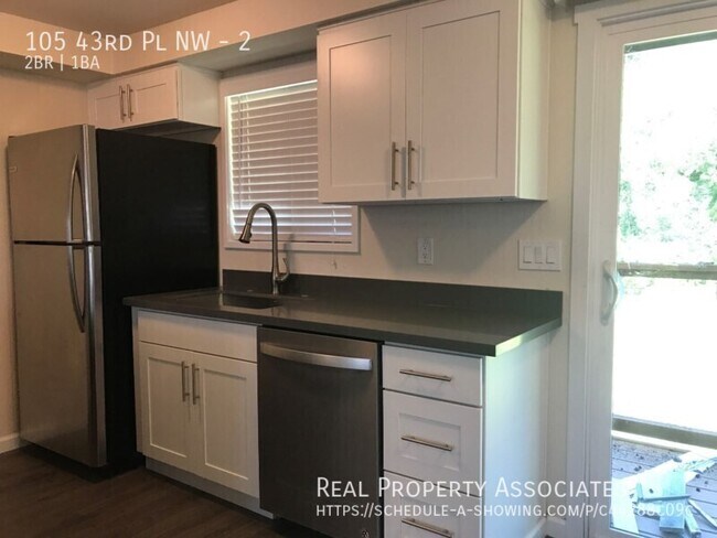 Foto del edificio - 105 43rd Pl NW
