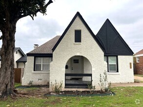 Building Photo - 835 NW Eubanks St