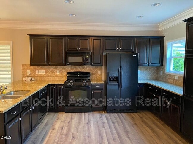 Building Photo - 975 Branch Line Ln