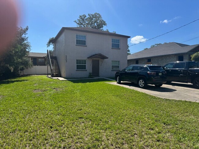 Foto del edificio - 9903 N Myrtle St