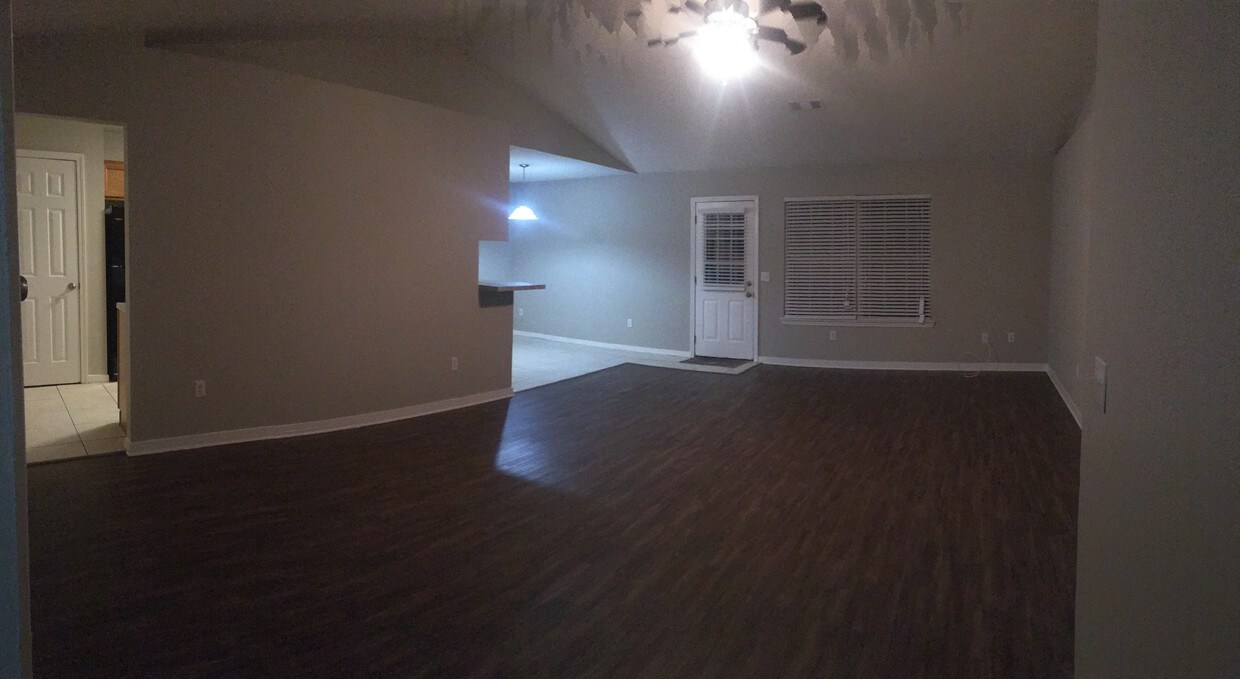 Living room - 4238 Castille Ave