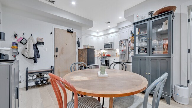 Foto del edificio - 1658 K St NE