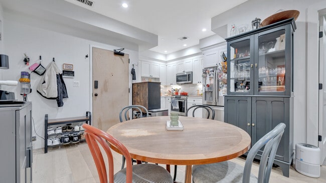 Building Photo - 1658 K St NE