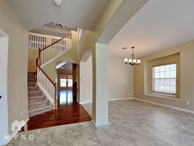 Building Photo - 1323 Brook Bluff
