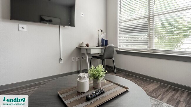 Building Photo - 1415 N Main Ave