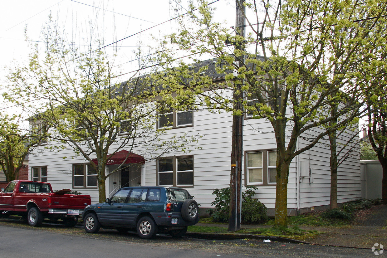 Primary Photo - 2230 NE Halsey St