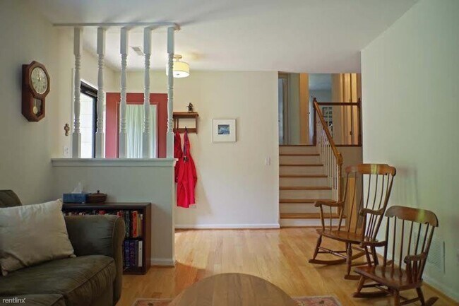 Building Photo - 4 br, 1.5 bath House - 392 Wildwood Court